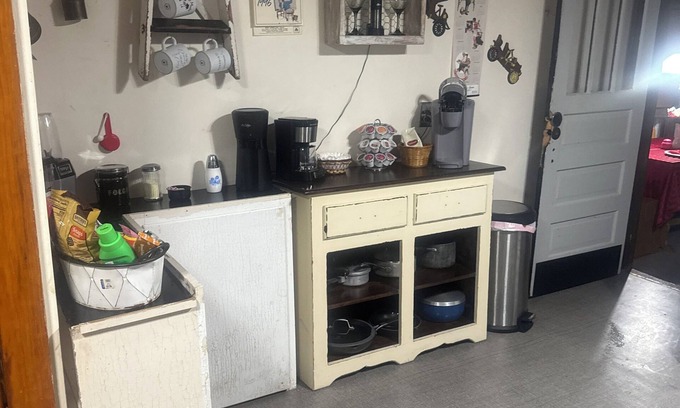 Como Casa | Charming 2-bedroom farmhouse in wonderful Gleason with AC, WiFi