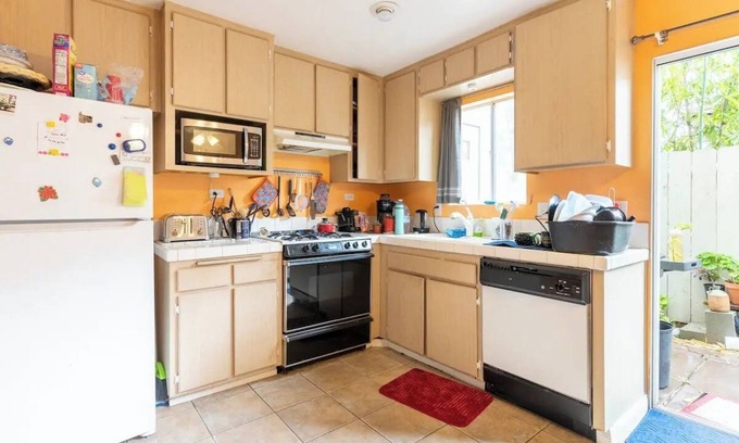 University Heights Casa | Charming 2-bedroom FURNISHED artsy townhome near Balboa Park and Beaches