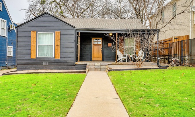 Fort Worth Cultural District Casa | Charming 2-bedroom house in amazing Fort Worth with WiFi, AC, King Bed