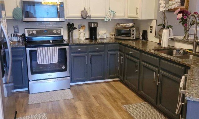 Greensboro Casa | Charming 2-bedroom house with office in Greensboro NC