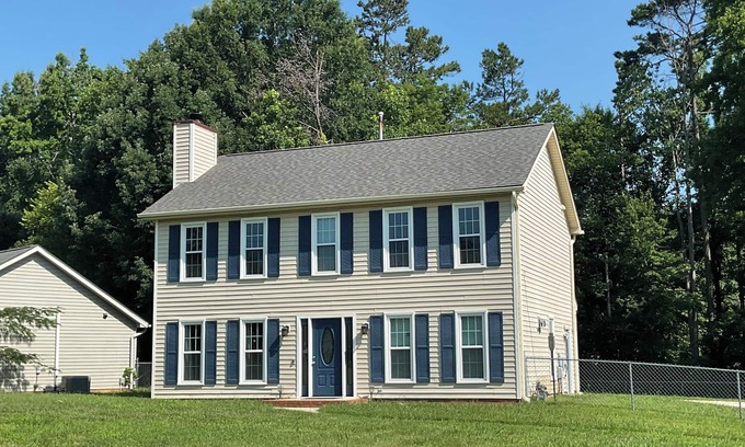 High Point Casa | Charming 2-bedroom house in welcoming High Point with WiFi, AC
