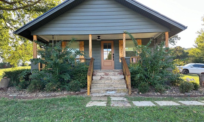 Huntsville Casa | Charming 2-bedroom house in Huntsville, AR Located in the crossroads of NW AR.