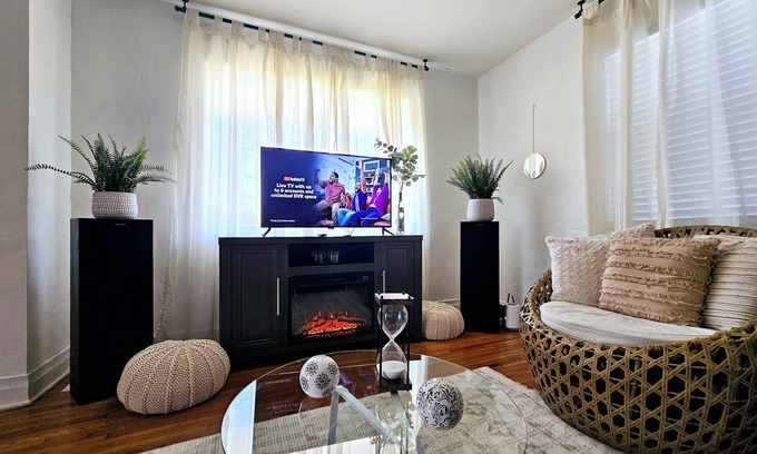 Jonesville Casa | Charming 2-bedroom house with WiFi, AC in marvelous Jonesville