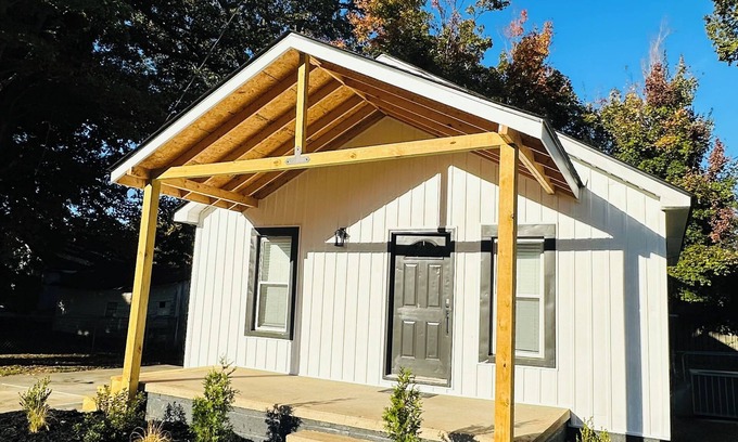Union City Casa | Charming 2-bedroom house with AC and WiFi in Union City