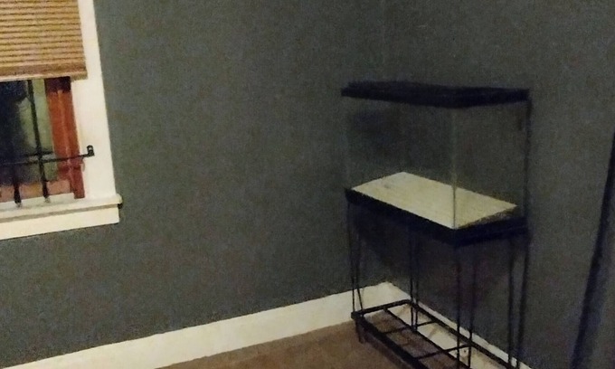 South Broadway Casa | Charming 2-bedroom house with AC, WiFi in awesome Cleveland