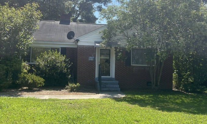 Greenwood Casa | Charming 2-bedroom house in Greenwood within a block of Hospital and Hospice
