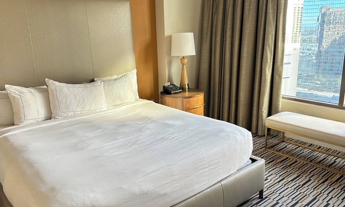 Las Vegas Apartamento | Charming 2-bedroom hotel suites on Strip Next To Festival Ground