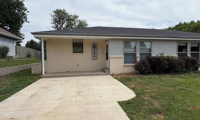 Manhattan Casa | Charming 2-bedroom house in terrific Manhattan. Walkable to KSU football.