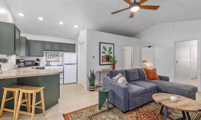 Saugatuck Casa | Charming 2-bedroom house in Saugatuck with AC, WiFi, Pet Friendly