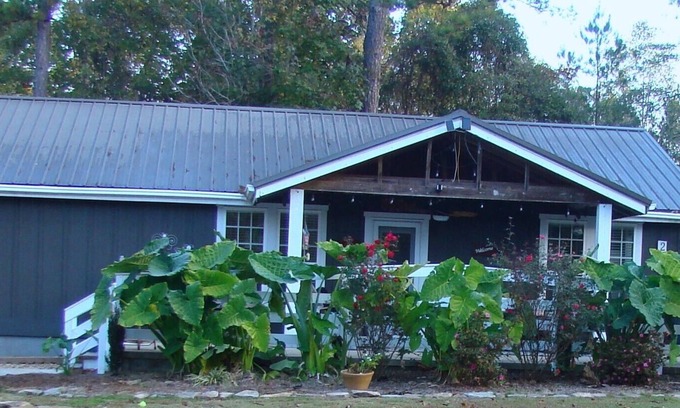 Tallassee Casa | Charming 2 bedroom home in Tallassee, Alabama near Lake Martin