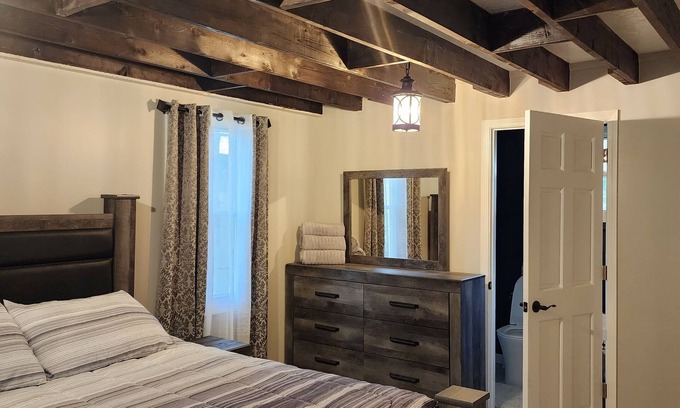 Woodstock Casa | Charming 2-bedroom house with WiFi, AC in fabulous Woodstock