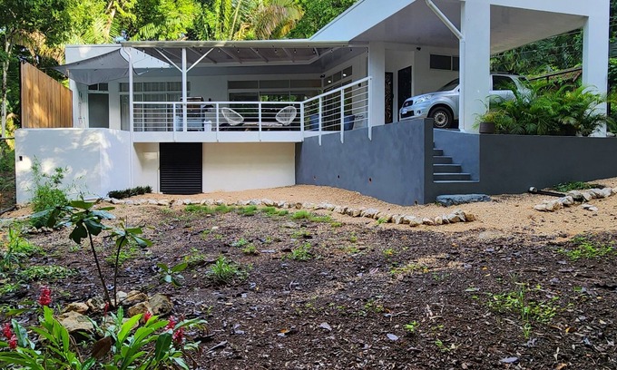 Cantón de Hojancha Casa | Charming 2-bedroom house in lovely Puerto Carrillo with WiFi, AC
