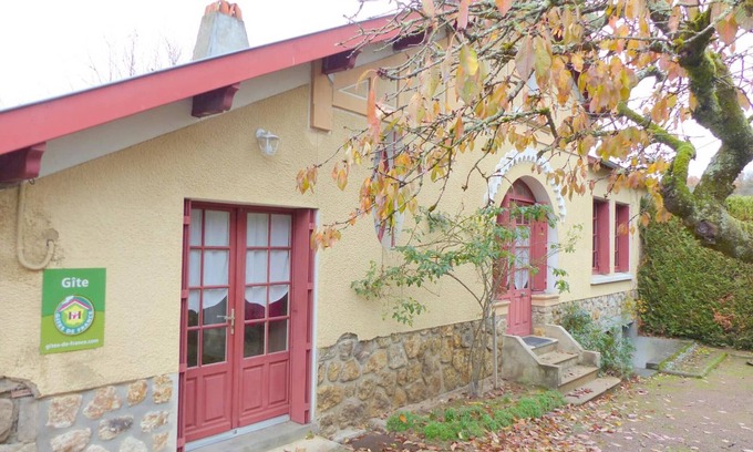 Herisson Cabaña | Casa independiente cerca del pueblo medieval, jardín cerrado, WiFi, TV, terraza y barbacoa.