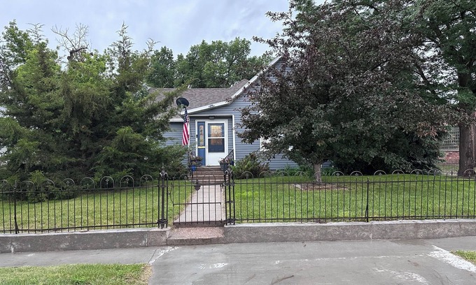 Crawford Casa | Charming 2-bedroom house with AC, Wi-Fi in serene Crawford, NE.
