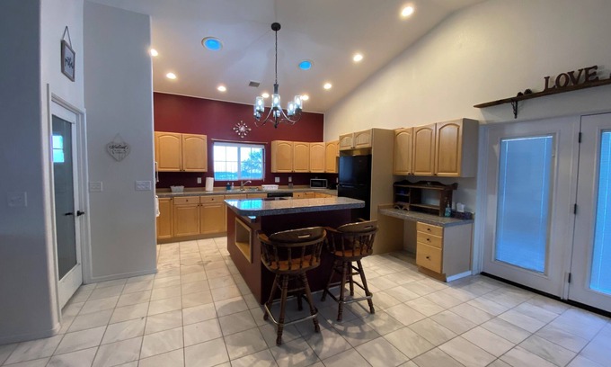 Sierra Vista Southeast Casa | Charming 2-bedroom house in Hereford. Mountain and Valley views.
