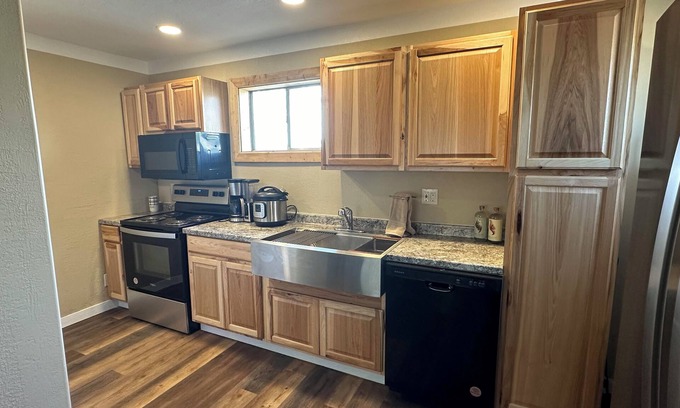 Pendleton Casa | Charming 2-bedroom house with WiFi, AC in fabulous Pendleton