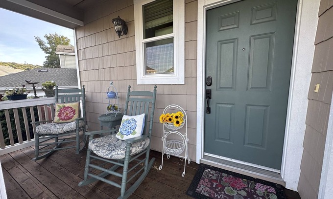 Petaluma Casa | Charming 2 bedroom house with WiFi and AC in Quaint Petaluma Wine Country