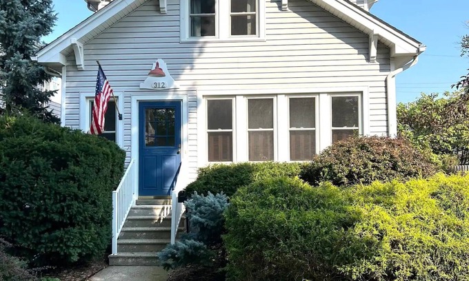 Plymouth Casa | Charming 2-bedroom house in tranquil Plymouth neighborhood