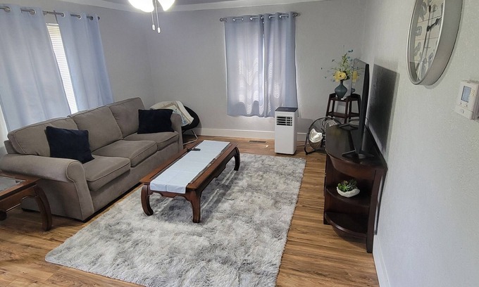 Sandusky Casa | Charming 2-bedroom house with AC, WiFi in gorgeous Sandusky close to Cedar Point