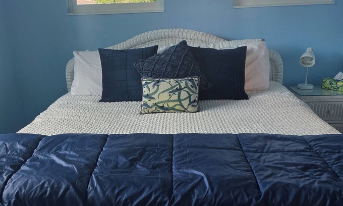 Kensington Park Casa | Charming 2-bedroom house in lovely Sarasota with yard.