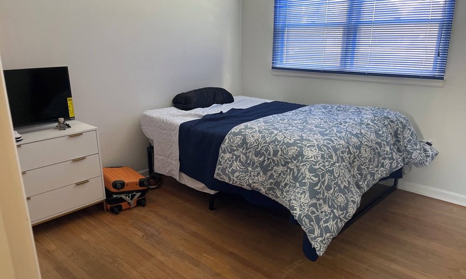 DeWitt Casa | Charming 2-bedroom house with AC, WiFi in Syracuse