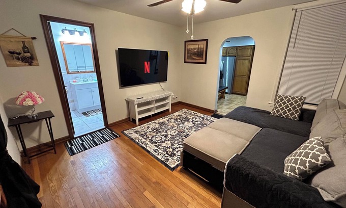 Bayonne Casa | Charming 2-bedroom house with WiFi, AC in Bayonne