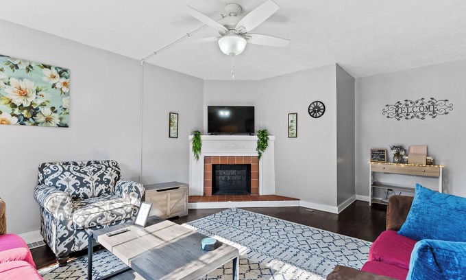 Madison Casa | Charming 2-bedroom house in downtown Historic Madison with WiFi, AC, laundry