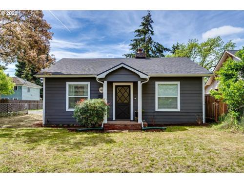 Downtown Eugene Casa | Charming 2 bedroom house 1 mile from U of O