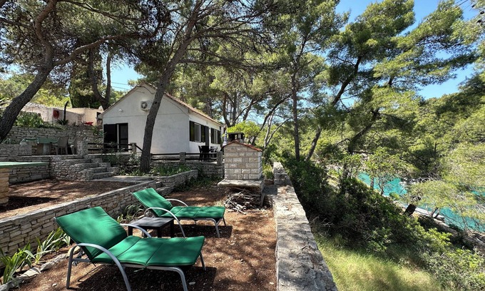Rogac Casa | Charming 2-bedroom house in wonderful Rogač with AC situated 30 metres from sea.