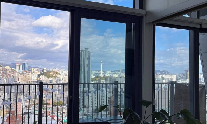 Busan Casa | Charming 2-bedroom house with AC and WiFi in lovely Busan