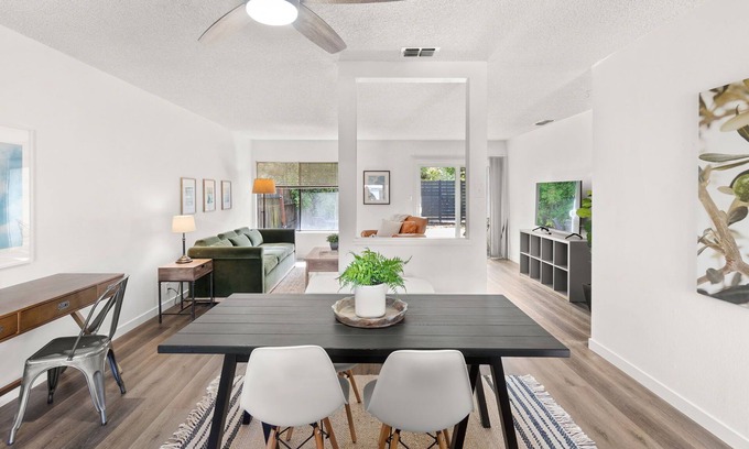 Davis Casa | Charming 2-bedroom house backs to trail - Central location