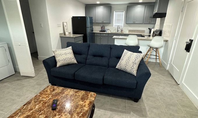 Fresno Casa | Charming 2-bedroom house in pleasant Fresno with WiFi, AC