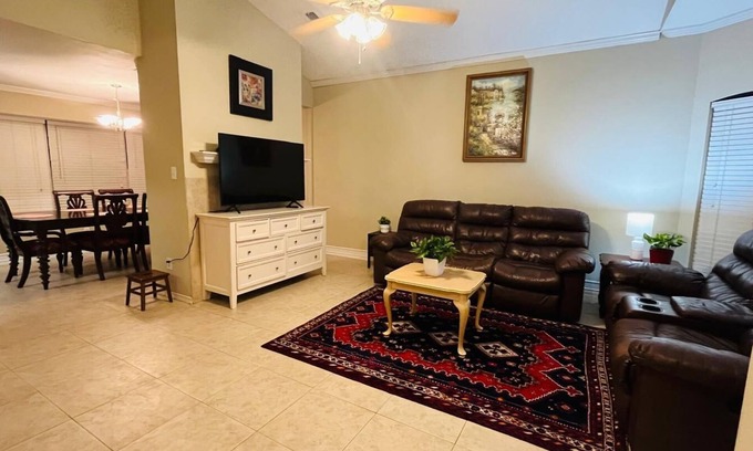 Frisco Casa | Charming 2-bedroom house with WiFi, AC in wonderful Frisco