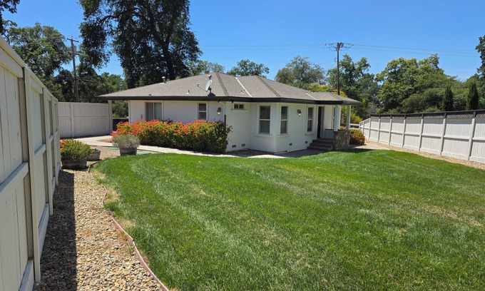 Loomis Casa | Charming 2-bedroom house with AC, WiFi in lovely Loomis