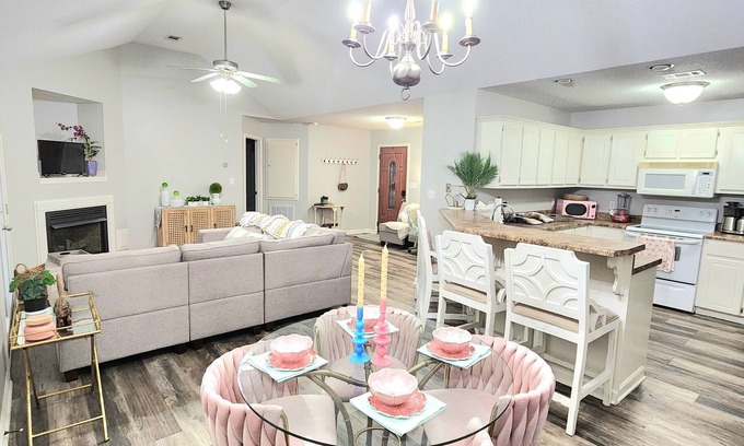 Royal Oaks Casa | Charming 2-bedroom house in Oxford, MS