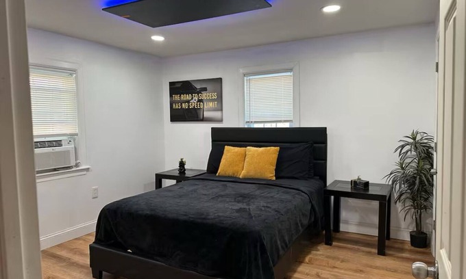 Rahway Casa | Charming 2-bedroom house in terrific Rahway near train to NYC