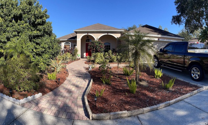 Greater Northdale Casa | Charming 2-bedroom house in welcoming Tampa with AC