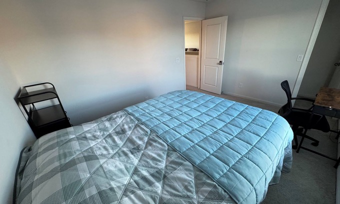 Kingman Casa | Charming 2-bedroom in a 3 bedrooms house in excellent Kingman with WiFi, AC