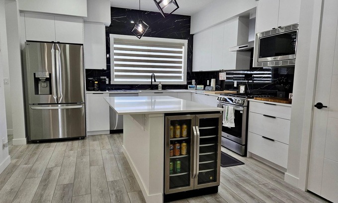 Southwest Calgary Casa | Charming 2-bedroom in SW Calgary