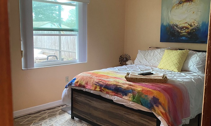 Cocoa Casa | Charming 1-bedroom in the hidden gem of Cocoa Florida with WiFi, AC, and Pool.