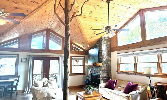 Cullowhee Cabaña | Charming 2 bedroom in between Highlands/Cashiers fireplace, steam shower