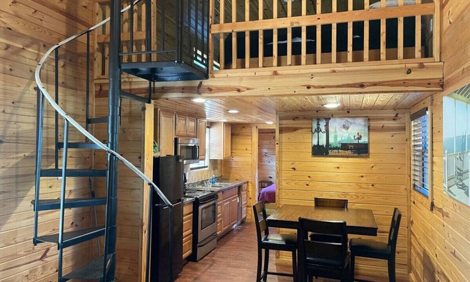 Pottsboro Cabina | Charming 2 Bedroom Lakeview Cabin: Cabin D