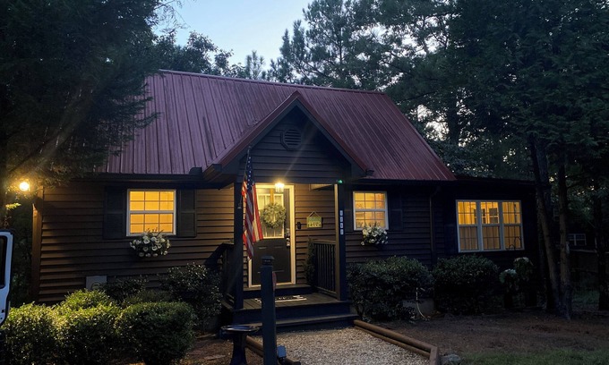 Sylacauga Casa | Charming 2-bedroom lake cottage with kayaks