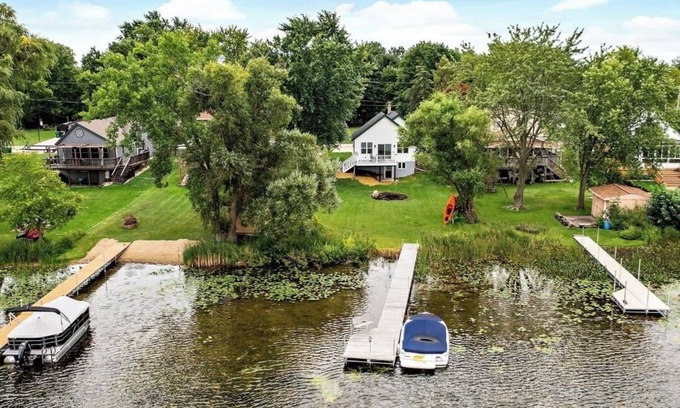 West Bend Casa | Charming 2-bedroom Lake House in West Bend