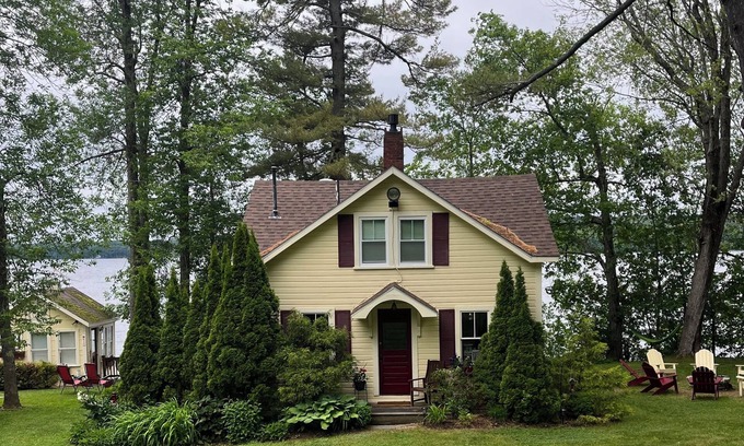 South China Cabina | Charming 2-bedroom lakefront cottage & dock