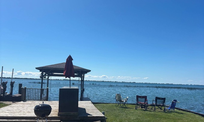 Fair Haven Cabaña | Charming 2-bedroom lakefront cottage in Ira, along Anchor Bay with AC