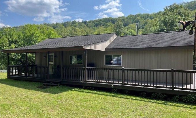 Conewango Valley Casa | Charming 2-bedroom lodge style house in Frewsburg with extra sleeping loft