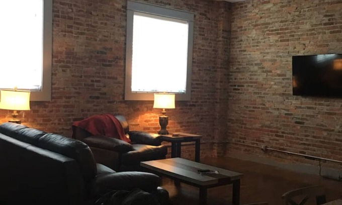 Calhoun Apartamento | Charming 2-bedroom loft apartment with AC, WiFi in fabulous Downtown Calhoun