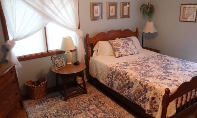 Charlotte Casa | Charming 2-bedroom newly renovated house in Charlotte