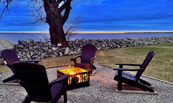 Oconto Cabina | Charming 2-bedroom Oconto Waterfront Cabin! Pier, Free Kayaks! Dogs welcome!